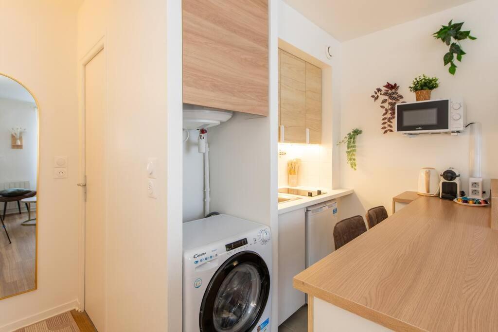 Apartment Amazing Stylish Studio, Well Located Near Metro, Bastille Neighborhood Paris