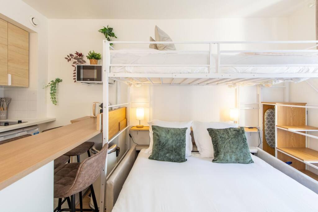 Amazing Stylish Studio, Well Located Near Metro, Bastille Neighborhood *